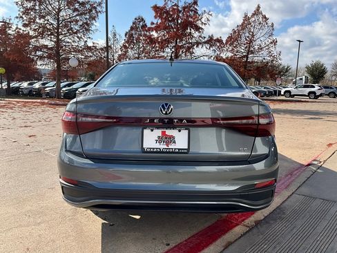 Used 2025 Volkswagen Jetta SE image 7