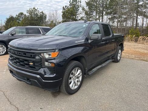 Used 2022 Chevrolet Silverado 1500 Custom image 3