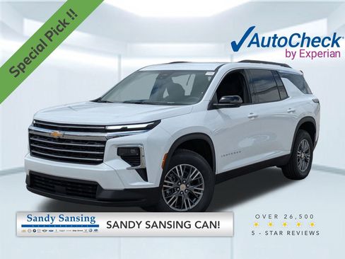 Used 2025 Chevrolet Traverse LT image 1