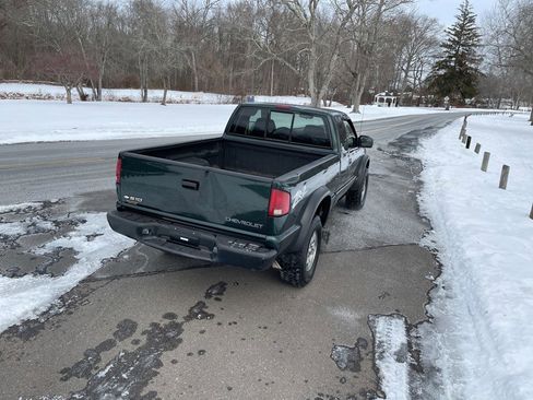 Used 2002 Chevrolet S10 Pickup LS w/ LS Preferred Equipment Group image 17