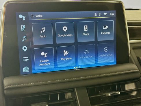 Used 2024 Chevrolet Suburban Z71 AWD/4WD image 16