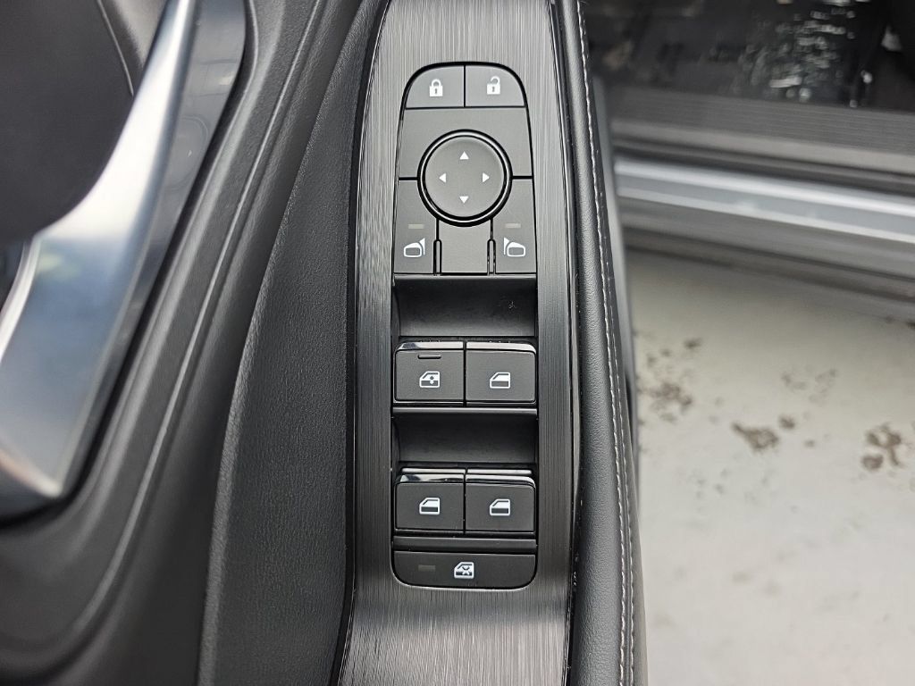 Used 2024 Nissan Rogue SV AWD/4WD image 20