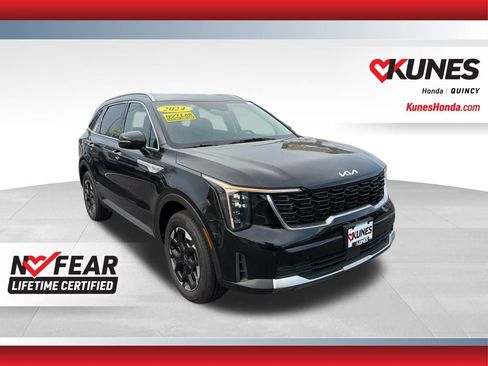 Used 2024 Kia Sorento S image 1