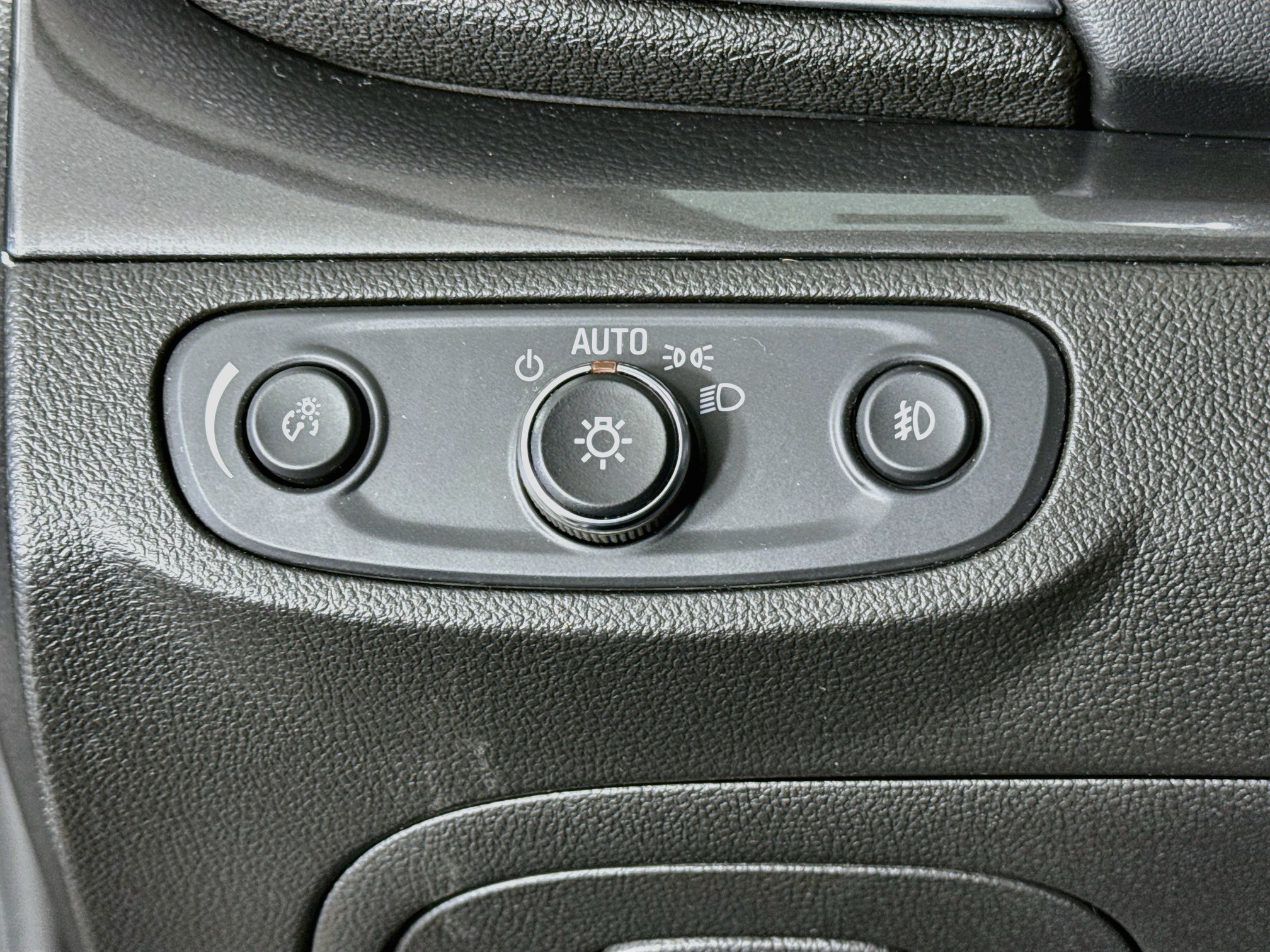 Used 2019 Buick Encore Sport Touring w/ Safety Package FWD image 10