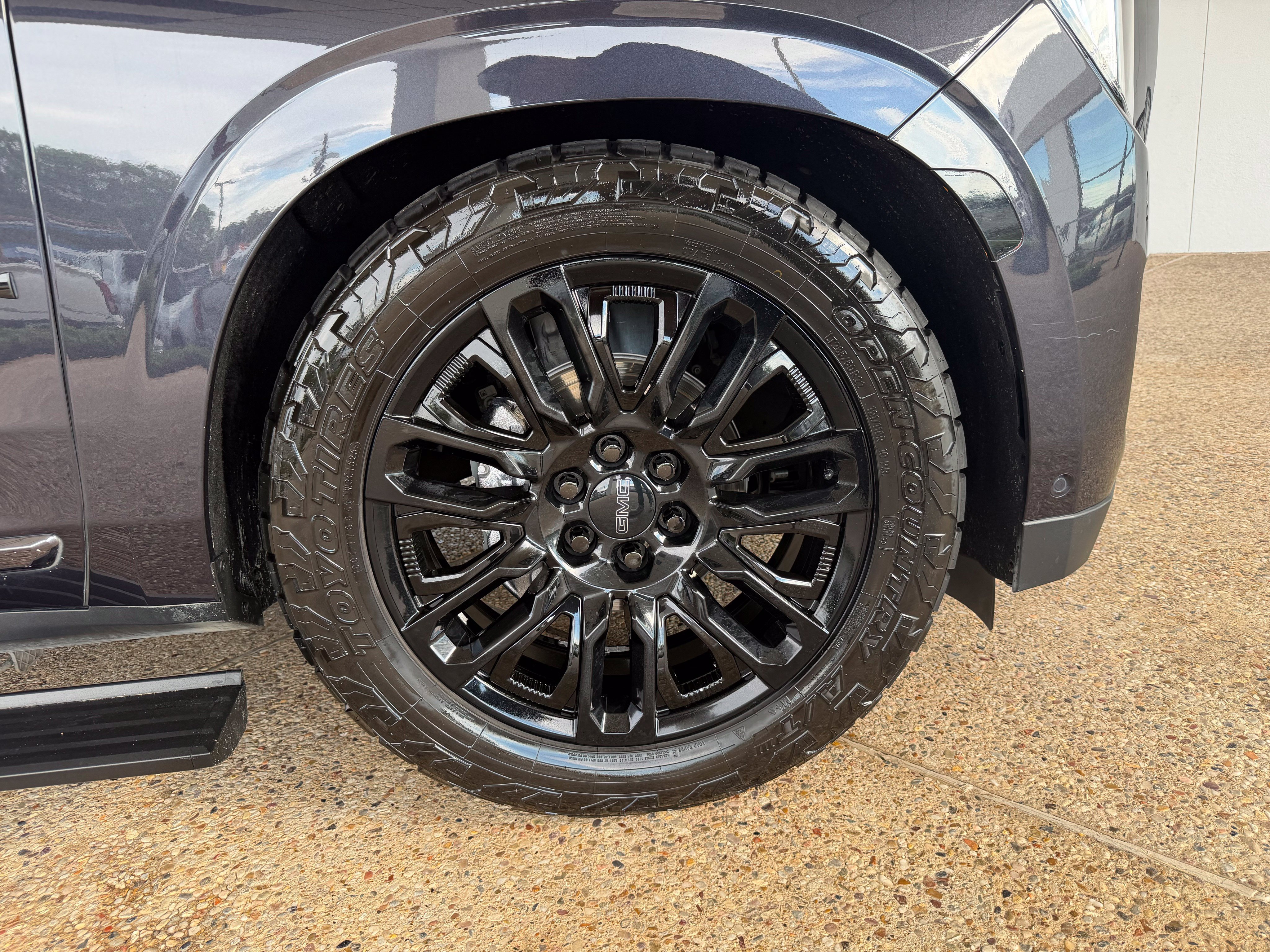 Used 2023 GMC Yukon XL Denali Ultimate AWD/4WD image 18