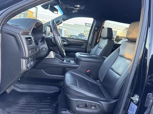 Used 2022 Chevrolet Suburban LT w/ Luxury Package image 6