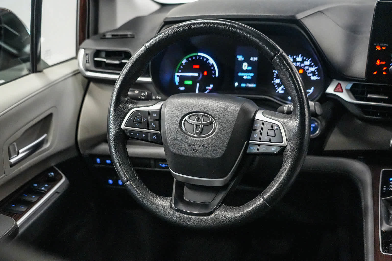 Used 2021 Toyota Sienna XLE AWD/4WD image 15
