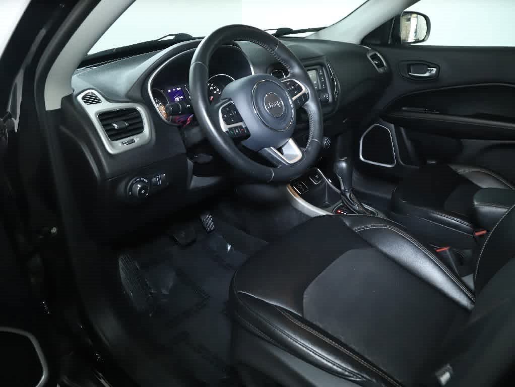 Used 2018 Jeep Compass Latitude FWD image 13