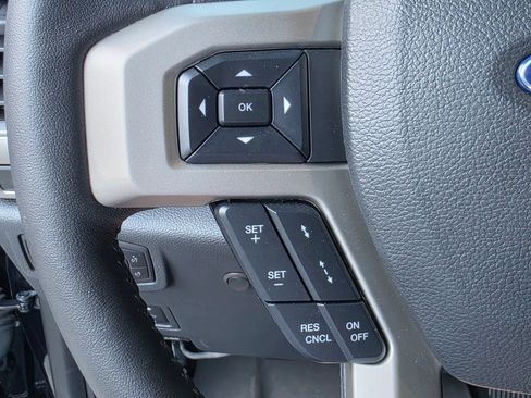 Used 2022 Ford F250 Lariat w/ Black Appearance Package AWD/4WD image 27