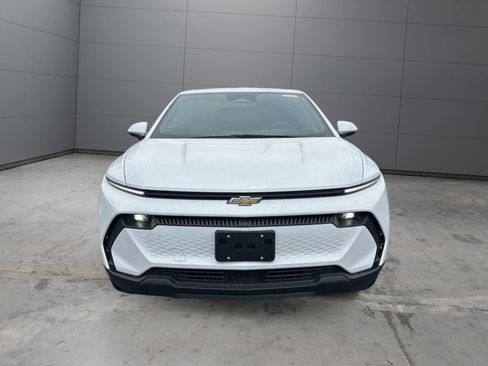 New 2026 Chevrolet Equinox EV LT image 2