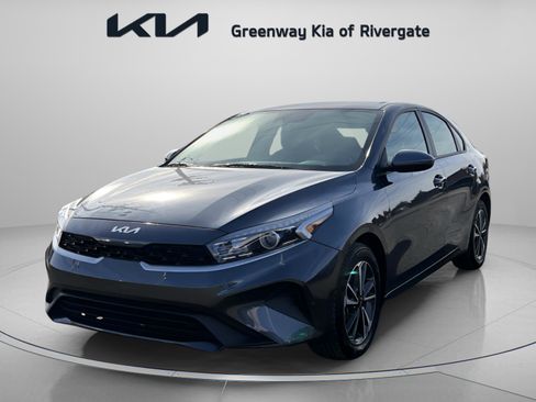 Used 2023 Kia Forte LXS image 3