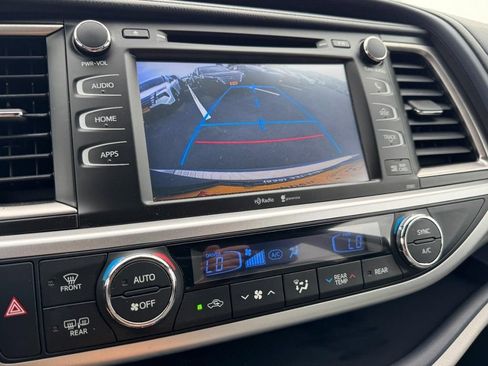 Used 2014 Toyota Highlander XLE AWD/4WD image 22
