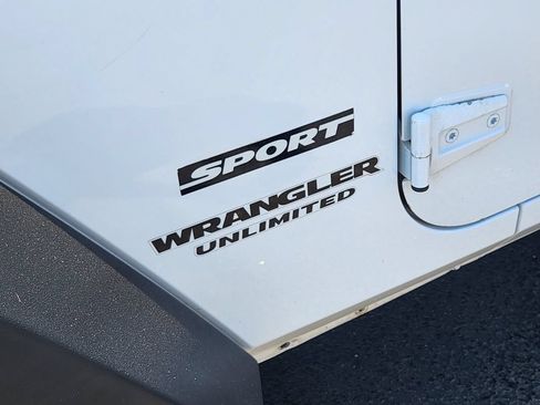 Used 2014 Jeep Wrangler Unlimited Sport w/ Quick Order Package 24S AWD/4WD image 15