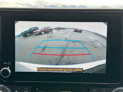 Used 2024 Toyota Highlander LE image 31