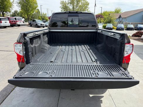 Used 2018 Nissan Titan SL w/ Chrome Package AWD/4WD image 27