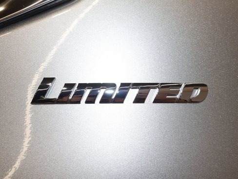 Used 2025 Toyota Tundra Limited AWD/4WD image 35