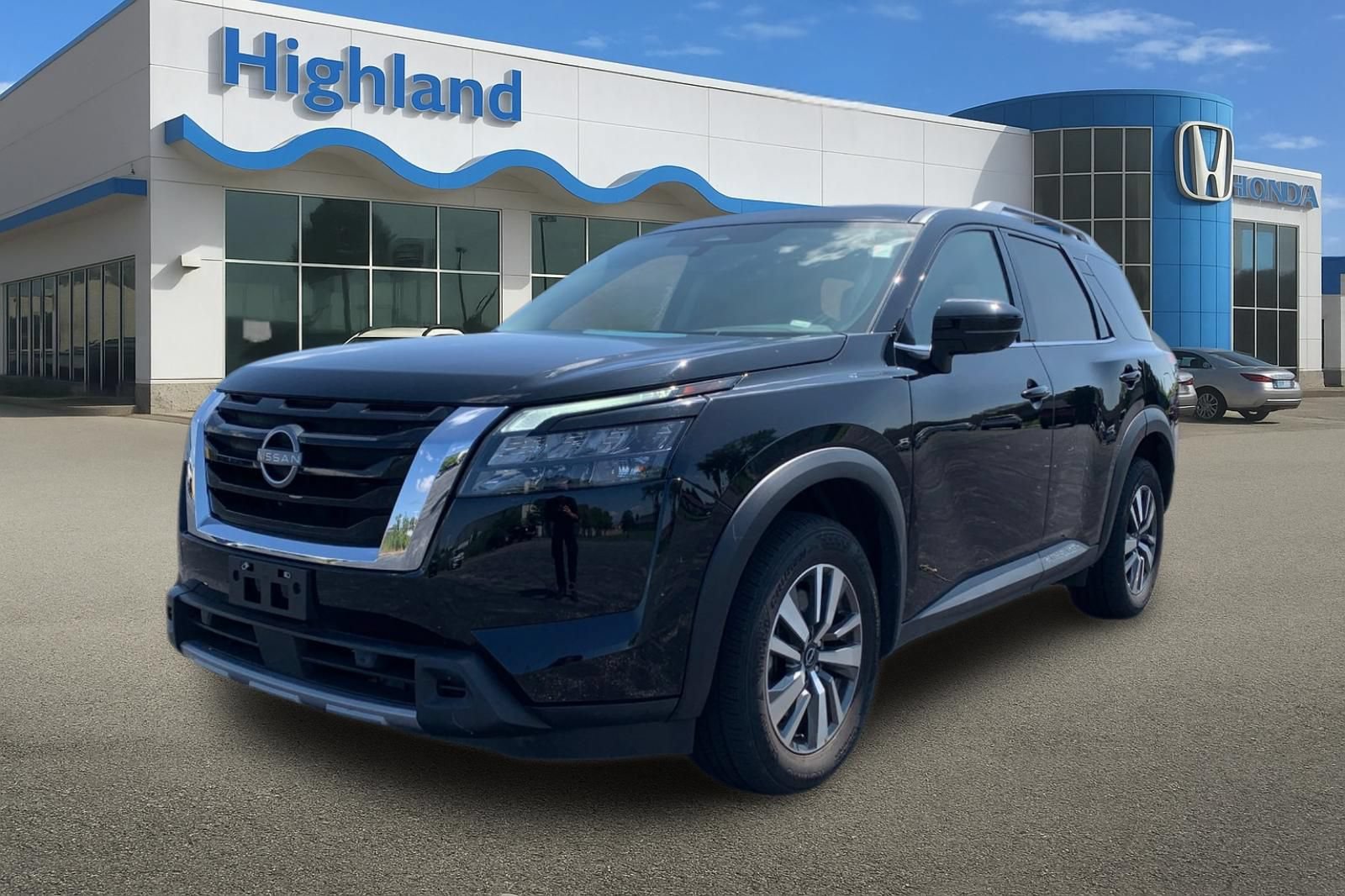 Used 2025 Nissan Pathfinder SL AWD/4WD image 1