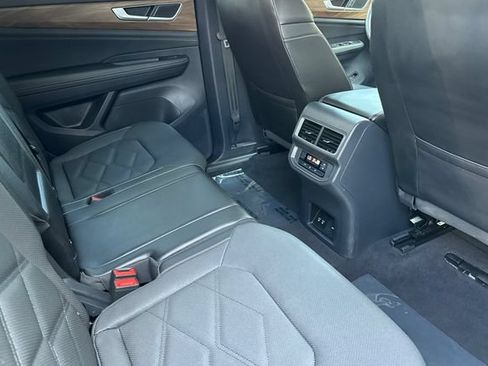Used 2024 Volkswagen Atlas SE AWD/4WD image 19
