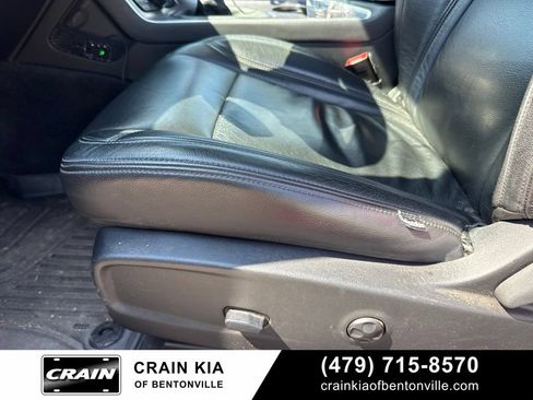 Used 2017 Dodge Challenger R/T w/ Driver Convenience Group RWD image 17