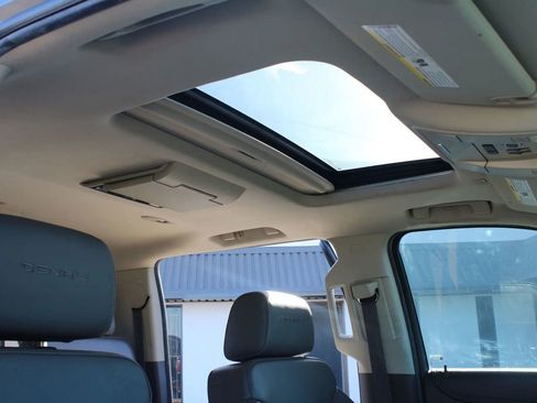 Used 2017 GMC Yukon XL Denali w/ Open Road Package RWD image 27