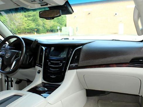 Used 2015 Cadillac Escalade ESV Luxury image 18