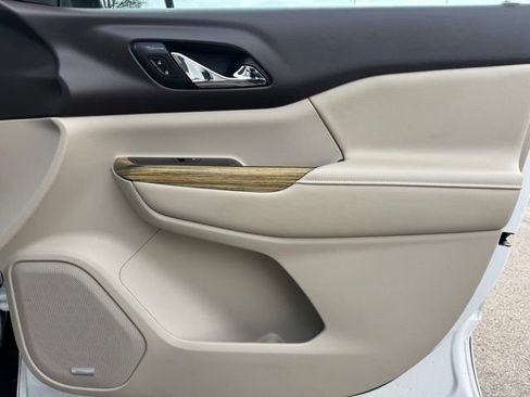 Used 2018 GMC Acadia Denali image 30