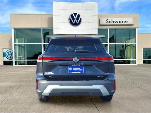 New 2026 Volkswagen Tiguan SE image 3