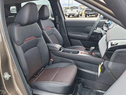 New 2026 Nissan Kicks SR FWD image 17
