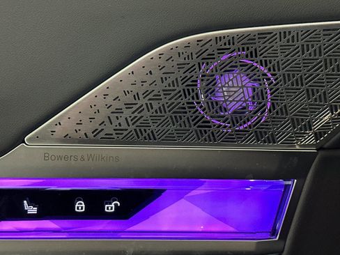 Used 2025 BMW 750e xDrive w/ Luxury Rear Seating Package image 24