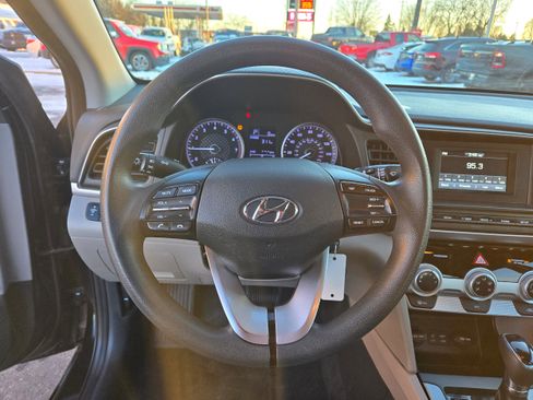 Used 2019 Hyundai Elantra SE image 6