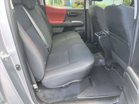 Certified 2022 Toyota Tacoma SR5 AWD/4WD image 31