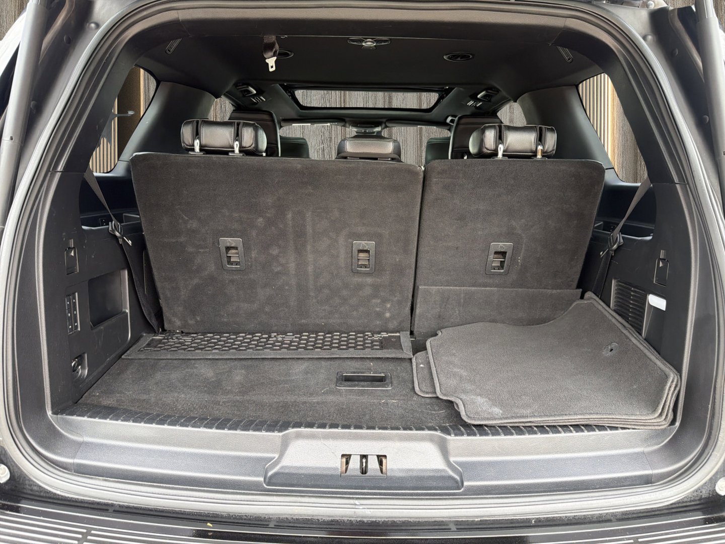Used 2018 Ford Expedition Limited w/ Equipment Group 301A RWD image 29