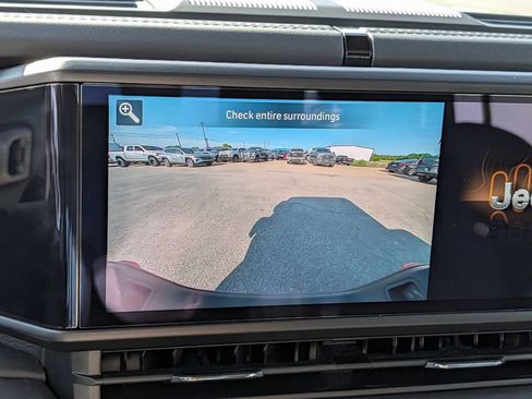 Used 2026 Jeep Gladiator Mojave AWD/4WD image 18