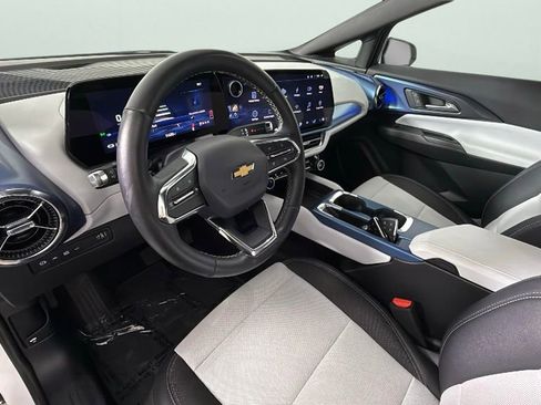Certified 2025 Chevrolet Equinox EV LT FWD image 17