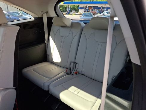 Used 2023 Kia Sorento S w/ Panoramic Sunroof Package AWD/4WD image 11