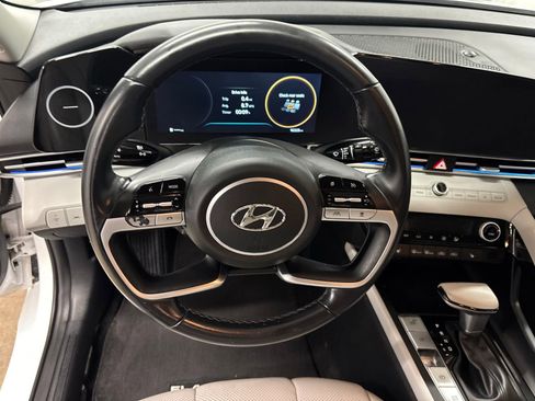 Used 2022 Hyundai Elantra Limited FWD image 16
