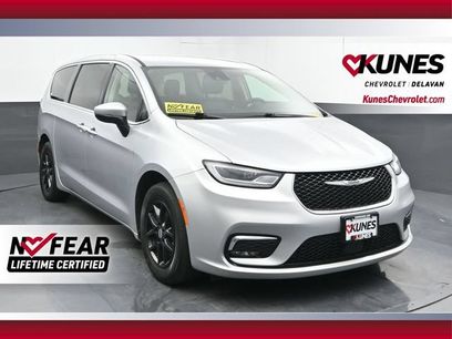 Used 2023 Chrysler Pacifica Touring-L