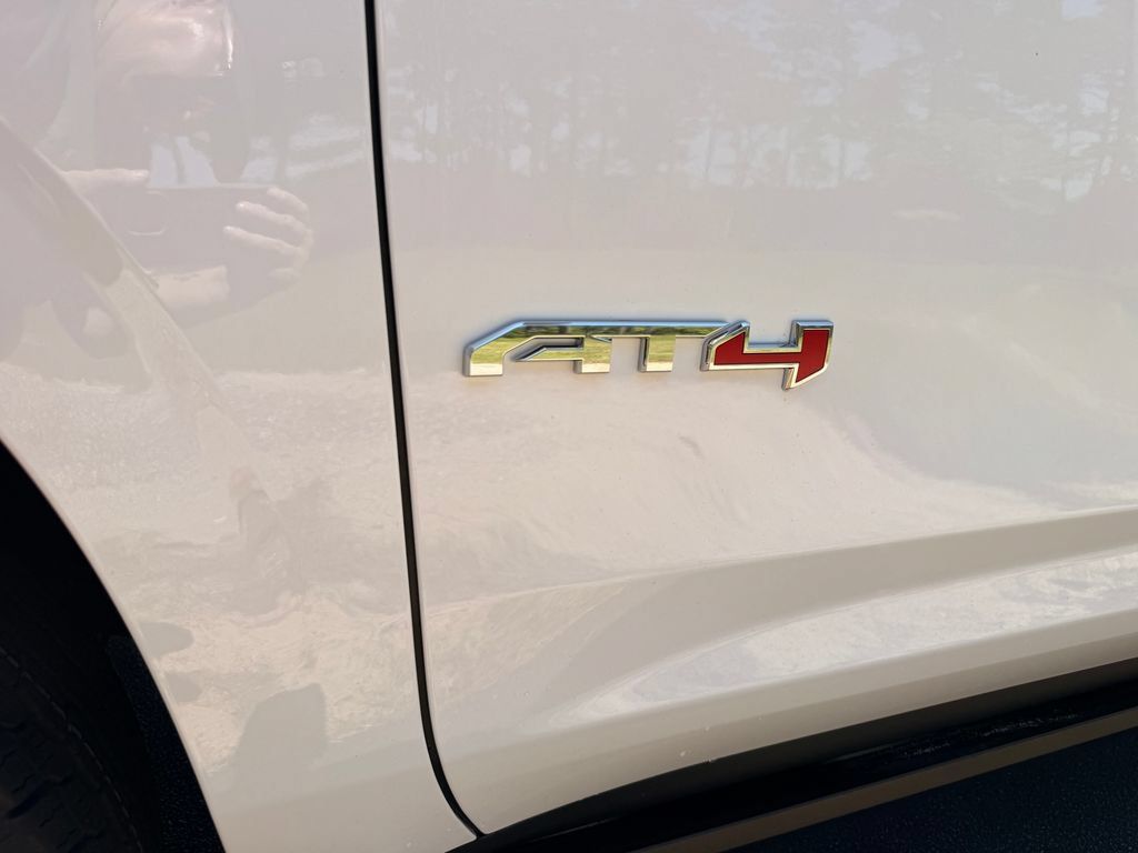 New 2026 GMC Yukon AT4 Ultimate w/ LPO, Floor Liner Package AWD/4WD image 2