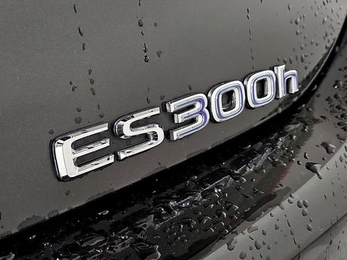 Used 2022 Lexus ES 300h w/ Premium Package image 34