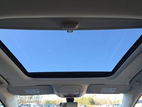 Used 2022 Buick Enclave Avenir w/ Avenir Technology Package image 40