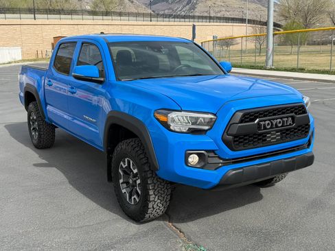 Used 2020 Toyota Tacoma TRD Off-Road w/ TRD Premium Off Road Package image 18