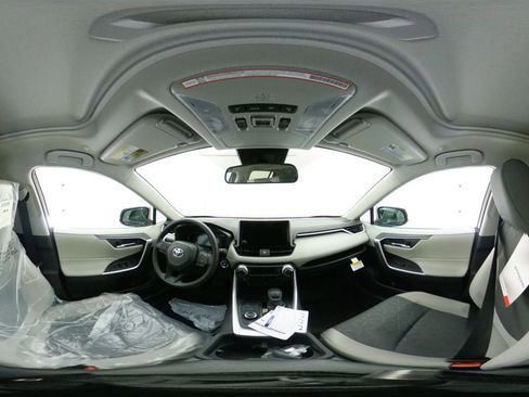 New 2025 Toyota RAV4 XLE image 33