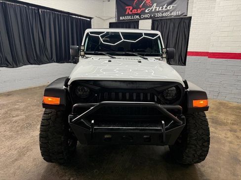 Used 2020 Jeep Gladiator Sport w/ Quick Order Package 24S image 3