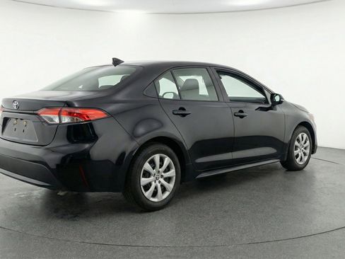Used 2025 Toyota Corolla LE FWD image 9