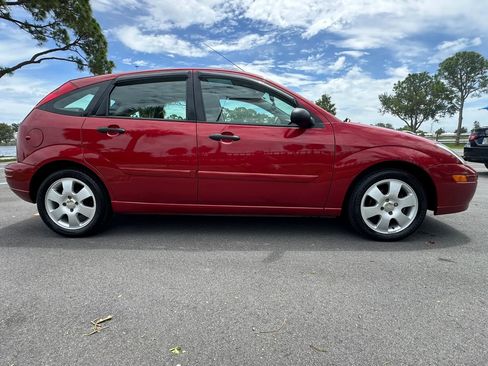 Used 2002 Ford Focus ZX5 Hatchback FWD image 6