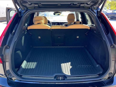 Used 2021 Volvo XC60 T5 Inscription w/ Protection Package FWD image 34
