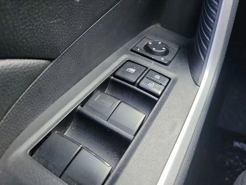 Used 2020 Toyota RAV4 LE image 15