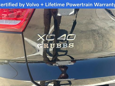 Used 2022 Volvo XC40 T5 Momentum image 41