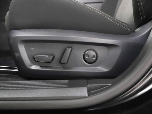 Used 2025 Nissan Rogue SV image 22