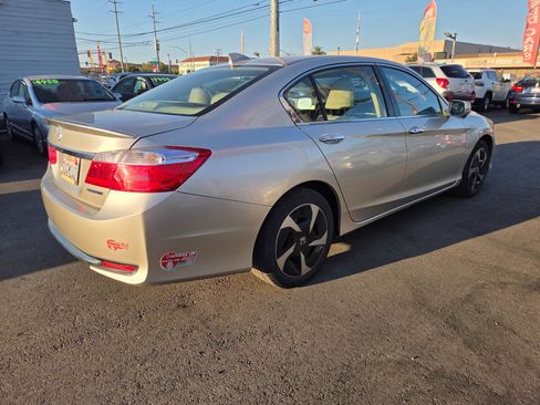 Used 2014 Honda Accord Plug-In Sedan image 4